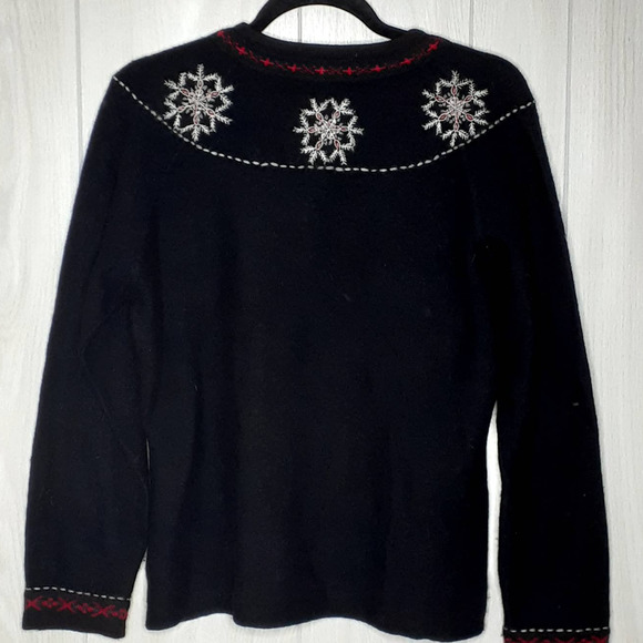 Woolrich Black Zip front Sweater 100% Wool Snowflake Embroidery Size M - Picture 3 of 8